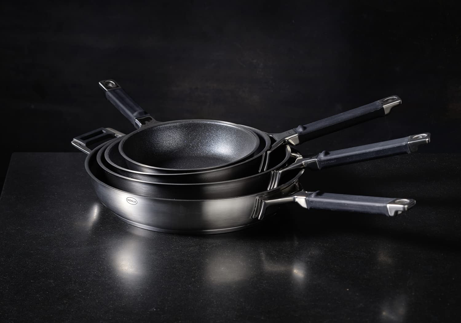 Rösle Silence Pro Frying Pan with Scratch-Resistant Premium Non-Stick Coating ProResist, Silicone Handle, 24 cm, 18/10 Stainless Steel, Suitable for Induction, Silver/Black - Image 7