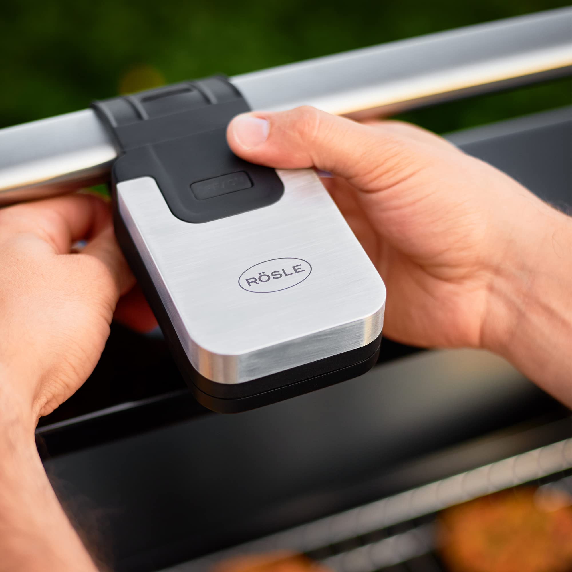 Rösle Universal BBQ Handle LED-Light, Motion Sensor, 4 Hours of Light - Image 6