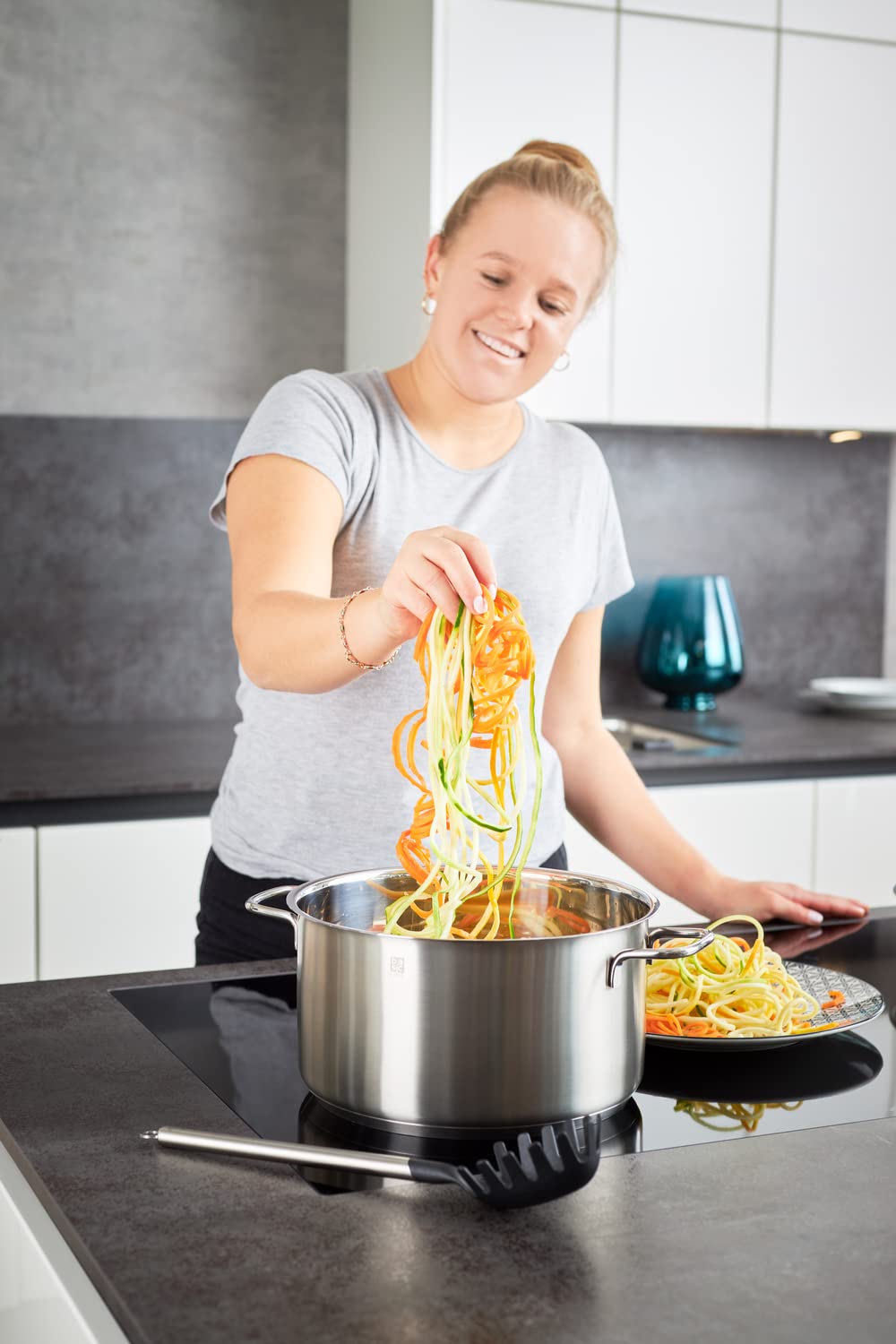 Rosle 13723 Basics Line Stainless Steel High Casserole 4.1 Quart Stock Pot with Glass Lid, 9.5in - Image 3
